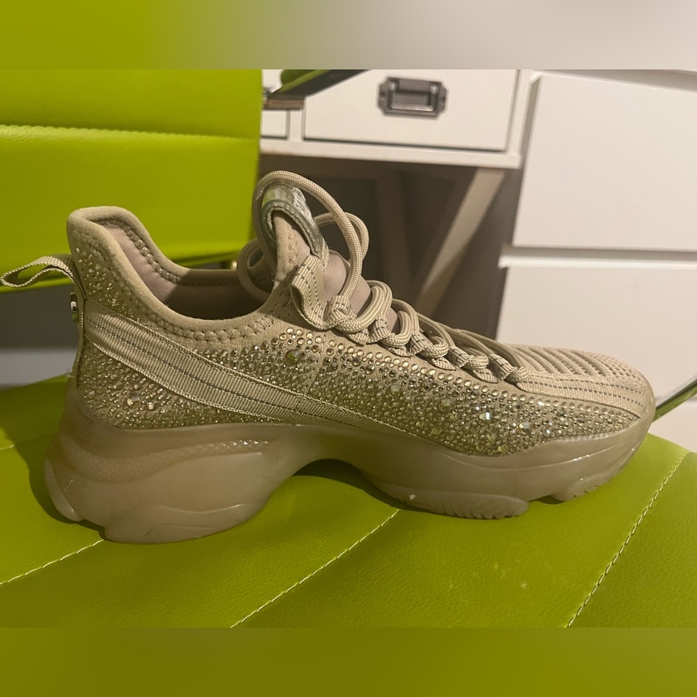 Steve Madden tennis SM NY90 worn twice. Very comfortable and super stylish